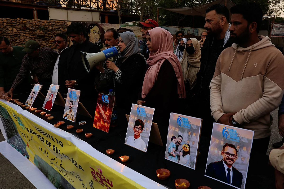 Pakistan: Karaçi Alışveriş Merkezindeki Yangında Ölü Sayısı Yaklaşık 50'ye Yükseldi