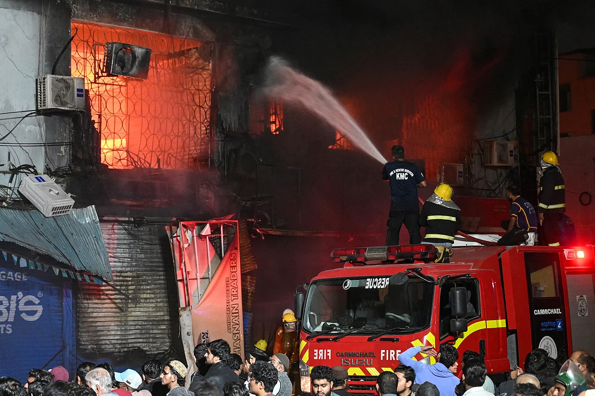 Gül Plaza Pakistan: Büyük Yangın Karaçi'de 6 Öldürür, Yok Eder