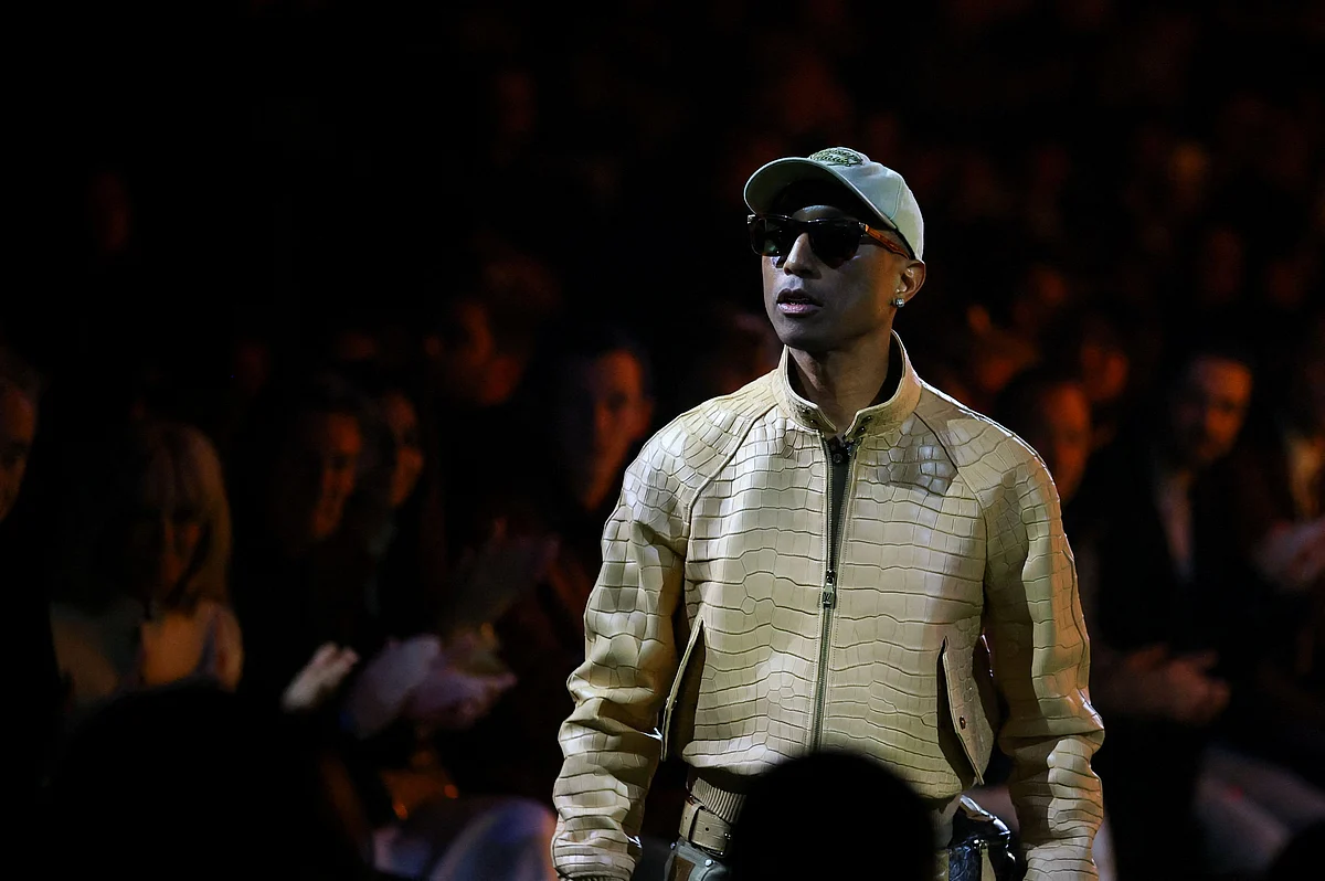 Pharrell Williams, Louis Vuitton Erkek Koleksiyonu ile Sağduyulu Bir Şıklık Sergiliyor 