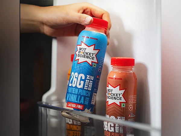 Protein Sallamaları, BAE Spor Salonuna Gidenler için Gerçek Öğünlerin Yerini Alıyor mu? Doktorlar Dengeyi Çağırıyor