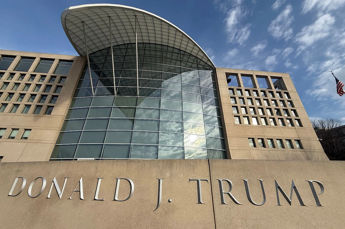Savaş Gemilerinden Binalara: Trump'ın Adı Her Yerde