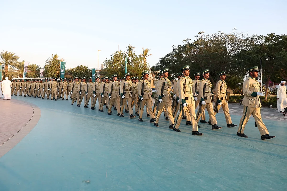 Dubai Polisi Mezuniyet Töreninde Umm Suqeim Caddede Trafik Uyarısı: Bekliyoruz Gecikmeler