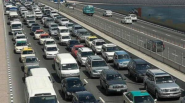 Trafik Uyarısı: Şeyh Muhammed Bin Zayed Yolunda Meydana Gelen Kaza Engellemeye Neden Oldu