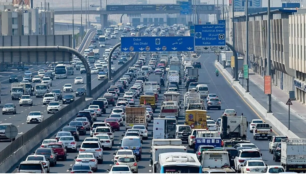 Trafik Uyarısı: Şiddetli Tıkanıklığa Neden Olan Çok Sayıda Kaza, Ras Al Khor Yolu Boyunca Gecikmeler
