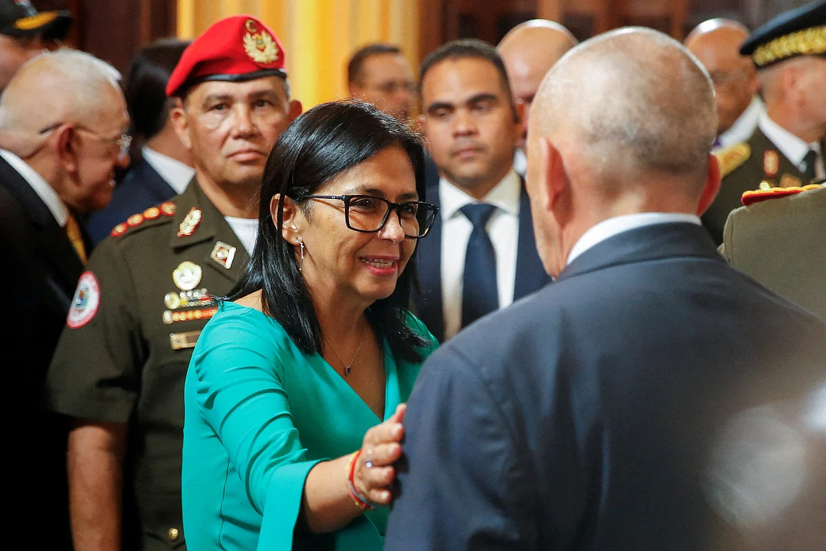 Venezüella Parlamentosu, Maduro'nun Devrilmesinden iki Gün Sonra Geçici Cumhurbaşkanına Yemin Etti