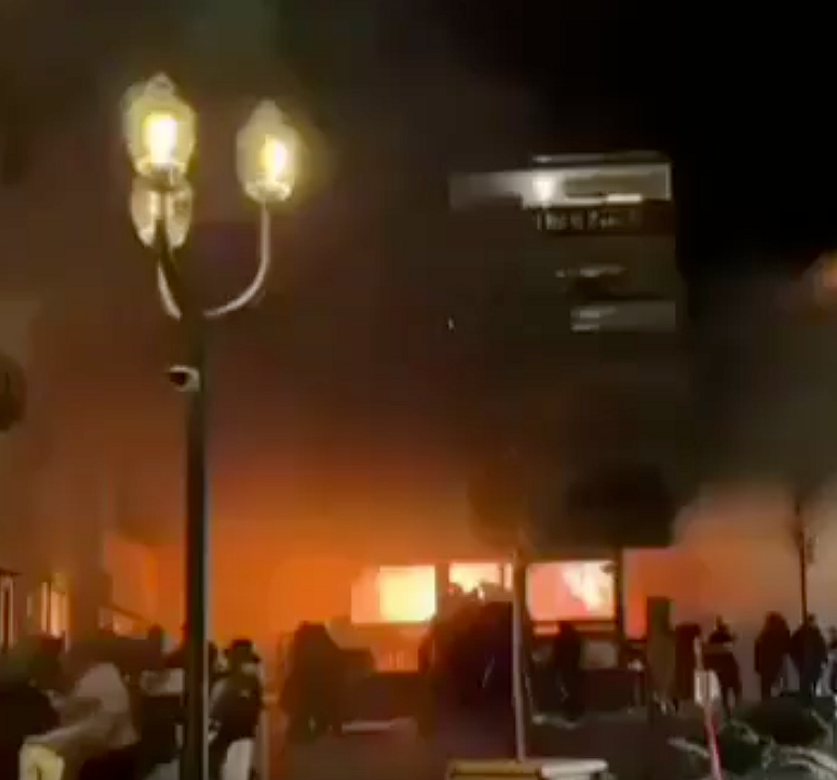 Video: İsviçre Kayak Merkezi Kasabasında Bar Patlamasında Onlarca Kişi Öldü, 100 Kişi Yaralandı