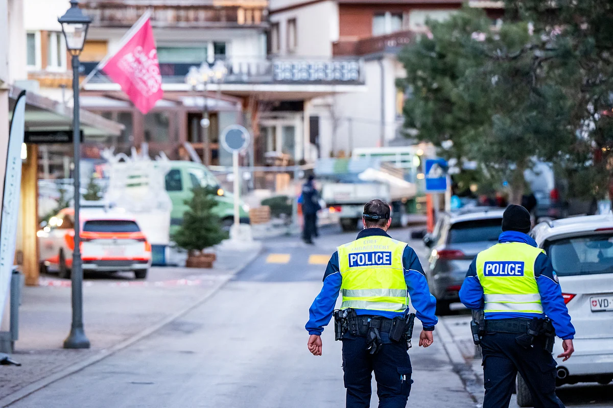 Video: 40 Öldürdü, Patlamada İsviçreli Kayak Barda 100 Kişi Yaralandı, Polis Söylüyorlar