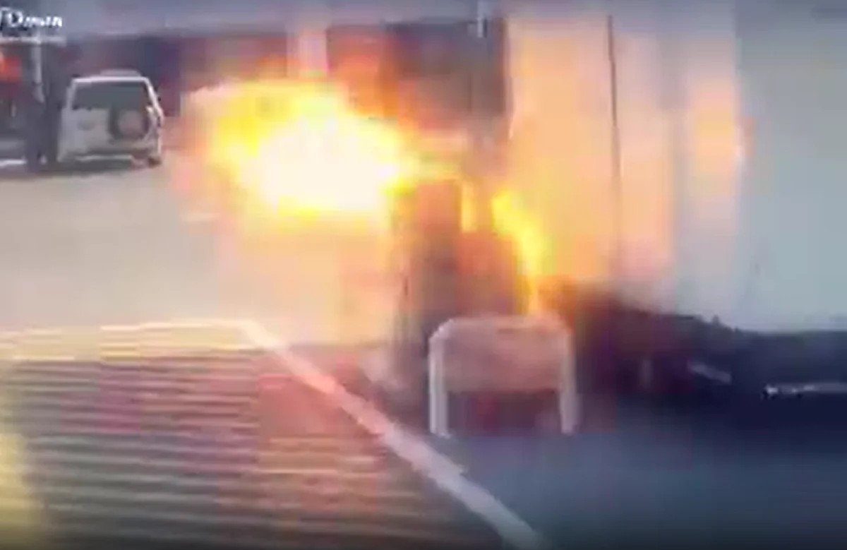 Video: Umman'da Kamyon Yakıt Deposu Patladı; Görüntülerde Adam Yanıyor