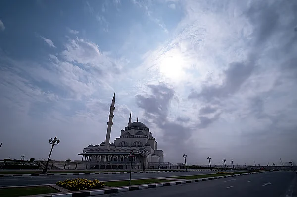 Yarın BAE Hava Durumu: Bazı Bölgelerde Sıcaklıklar 4ºc'ye Düşecek; Parçalı Bulutlu Gün