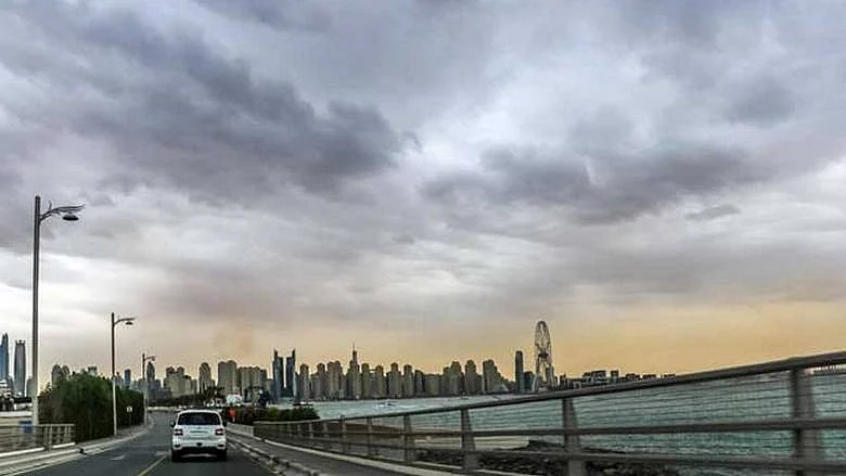 Yarın BAE Hava Durumu: Parçalı Bulutlu ve Sis İhtimali Olan Gökyüzü