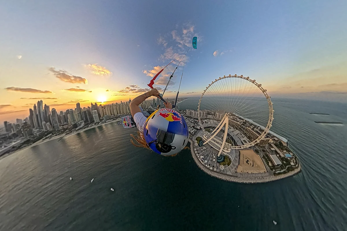 250 Metre, 6 Döngü, Bir Sıçrama: Kitesurfer Ain Dubai'de Tarih Yazıyor