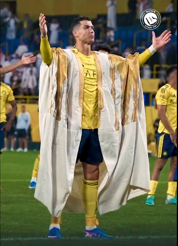 78.000 Dh'nin Üzerinde Fiyatlandırıldı: Cristiano Ronaldo'nun Giydiği Nadir Bisht Nasıl Yapıldı