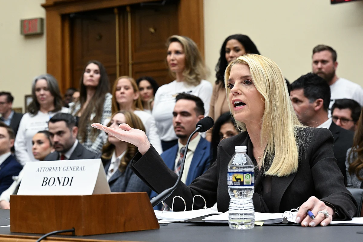 ABD'li Milletvekilleri Pam Bondi'yi Epstein Ortaklarının İsimlerini Saklamakla Suçladı