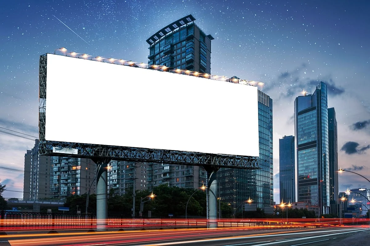Abu Dabi, Sağlıksız Yiyecek ve içeceklerin Açık Hava Reklamlarını Yasakladı