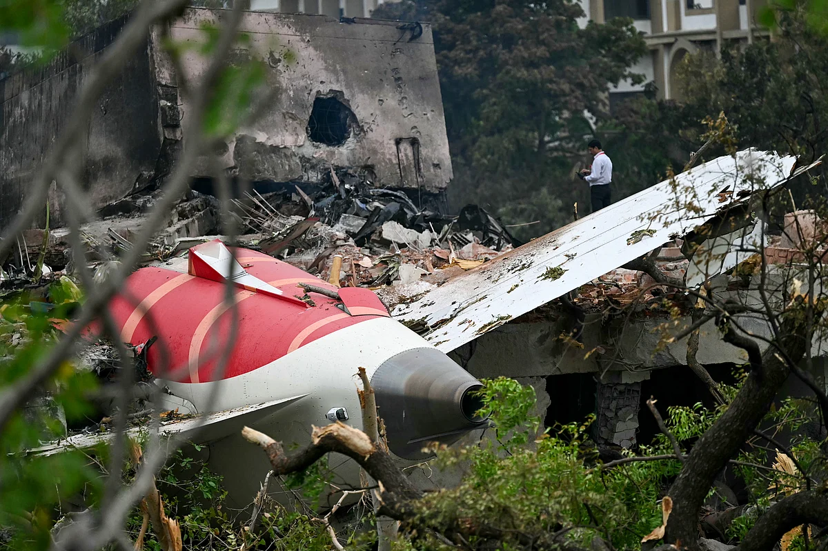 Air India Flight 171 Kazası: Pilot Kasıtlı Olarak Yakıt Şalterini Kesti, Rapor Ortaya Çıktı
