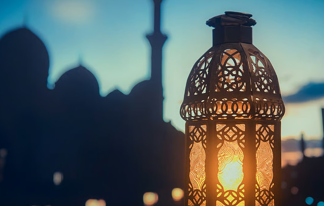Ajman, Ramazan Ayında Cuma Günleri Devlet Çalışanları için Uzaktan Çalışmayı Duyurdu