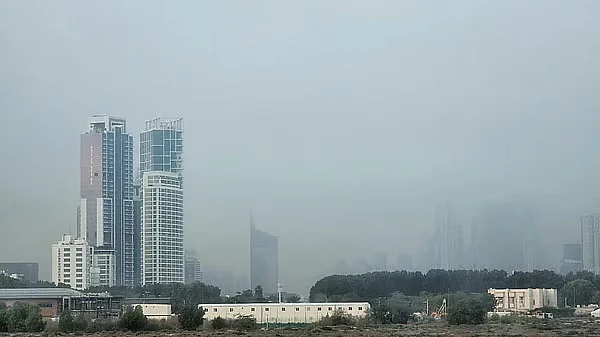 BAE Hava Durumu: Sis Uyarısı Verildi; En Düşük Sıcaklık 9 ° C