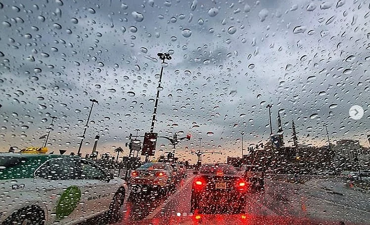 BAE Hava Durumu: Yağış Olasılığı; Yoğun Sis Nedeniyle Kırmızı Alarm Verildi