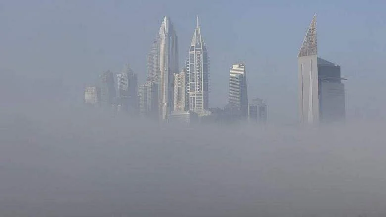 BAE'de Yarın Hava Durumu: Abu Dabi'de Sis Muhtemel, Sıcaklıklar 14 ° C'ye Düşecek