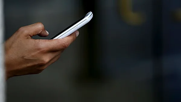 Bahreyn Sakinleri Acil Durum Uyarıları Almak için Mobil Cihazları Güncellemeye Çağırıyor
