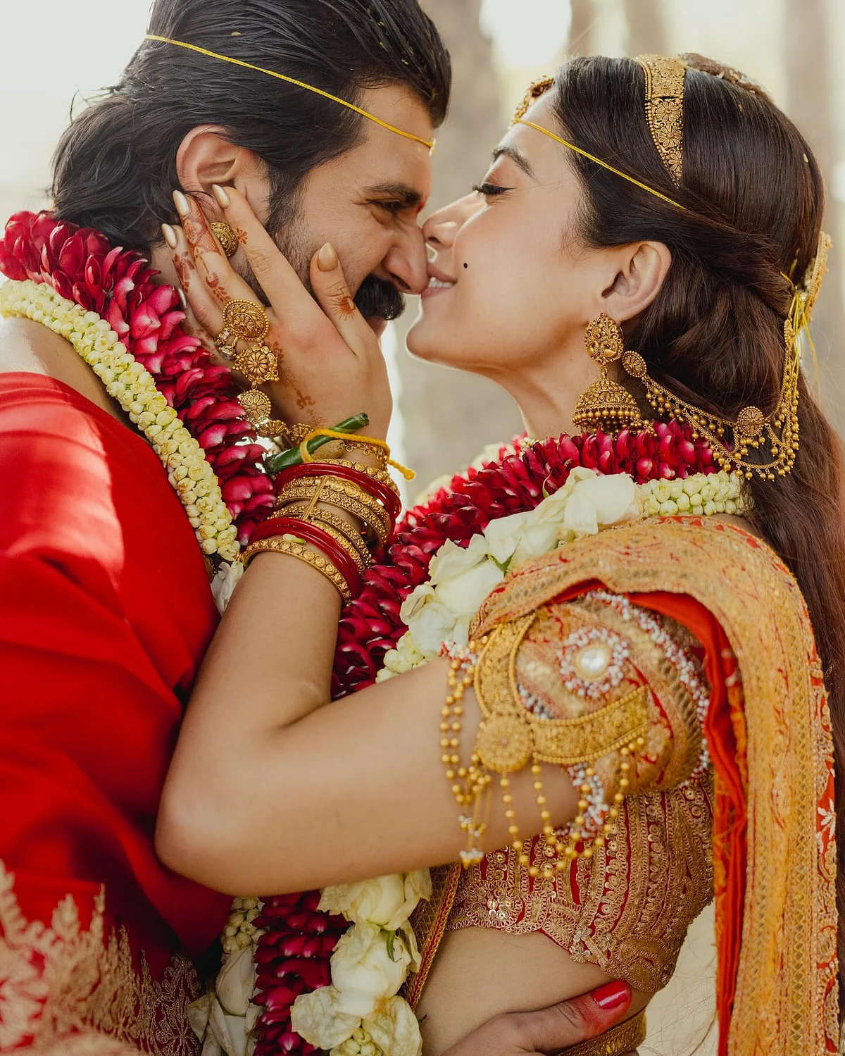 Bakın: Hintli Yıldızlar Vijay Deverakonda, Rashmika Mandanna Düğümü Geleneksel Törenle Bağladılar