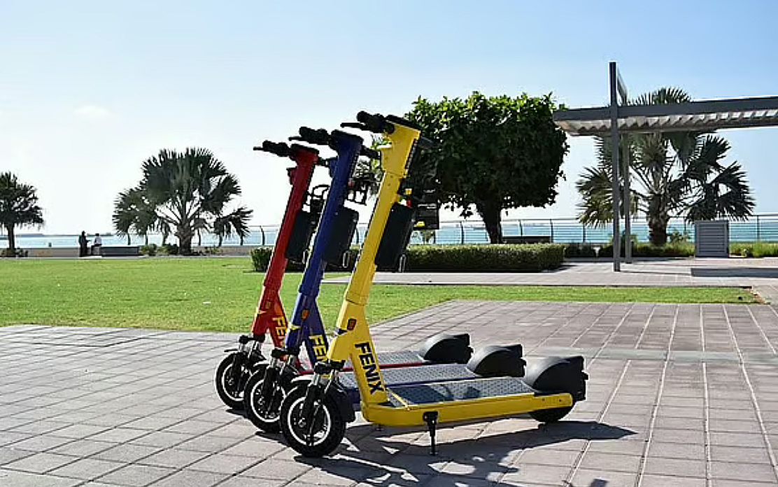 'Bakmak, Görmemek': BAE Sürücüleri Neden E-Scooter'larda Çocukları Fark Etmeyebilir?