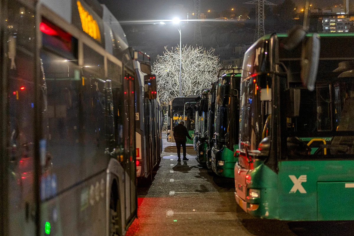 'Bizi Destekleyecek Kimse Yok': İsrail'deki Arap Otobüs Şoförleri Irkçı Saldırılarla Boğuşuyor