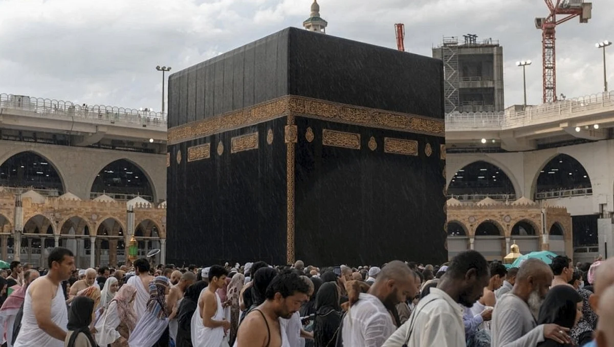 Daha Hızlı Vizeler, Uçuşlar Neredeyse Doldu: BAE Sakinleri Ramazan ayında Umre için Acele Ediyor