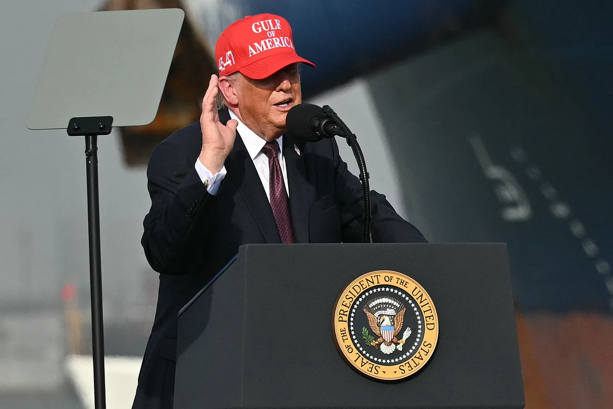 'Donanmalarını Yok Edecekler': Trump, ABD'nin İran'da Büyük Muharebe Operasyonları Yürüttüğünü Söyledi
