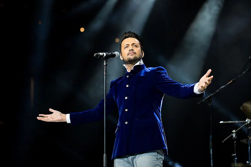 Dubai: Atif Aslam, Nisan Ayında Coca-Cola Arena'da Sahne Alacak