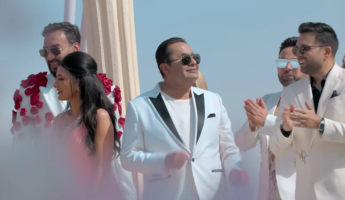 Dubai'de 'Desi' Bibloları mı? Netflix, BAE'deki Hint Seçkinlerinde Yeni Bir Realite Şovuyla Dalga Geçiyor