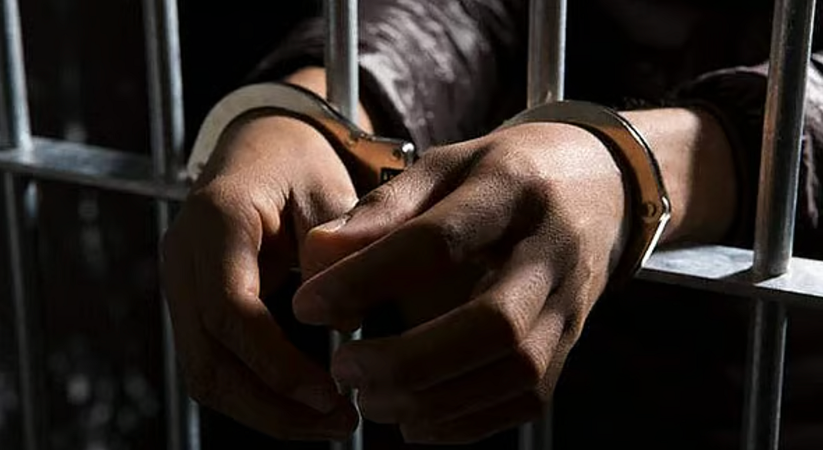 Üç Cep Telefonu Sinyalleri Kaçırma İçin Dubai Marina Hapisteki