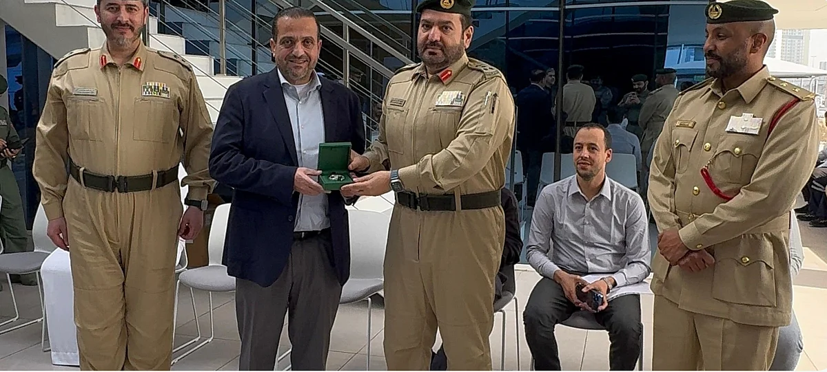 Dubai Polisi, Halka Açık Otoparkta Bulunan 200.000 Dh'yi İade Ettiği için Gurbetçiyi Onurlandırdı