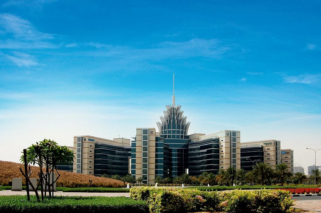 Dubai Silicon Oasis'te Yakında Sokakta Ücretli Otopark Başlayacak; Fiyatlar Açıklandı