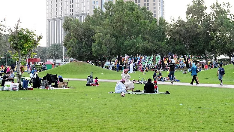 Dubai Yetkilisi, Şehrin Parklarının, Plajlarının Neden Geri Gelmeye Devam Ettiğini Açıklıyor