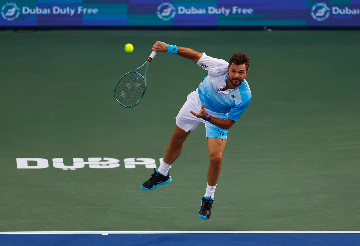 Dubai'de İsviçre Dostluğu: Wawrinka Tribünlerde Federer ile Parlıyor