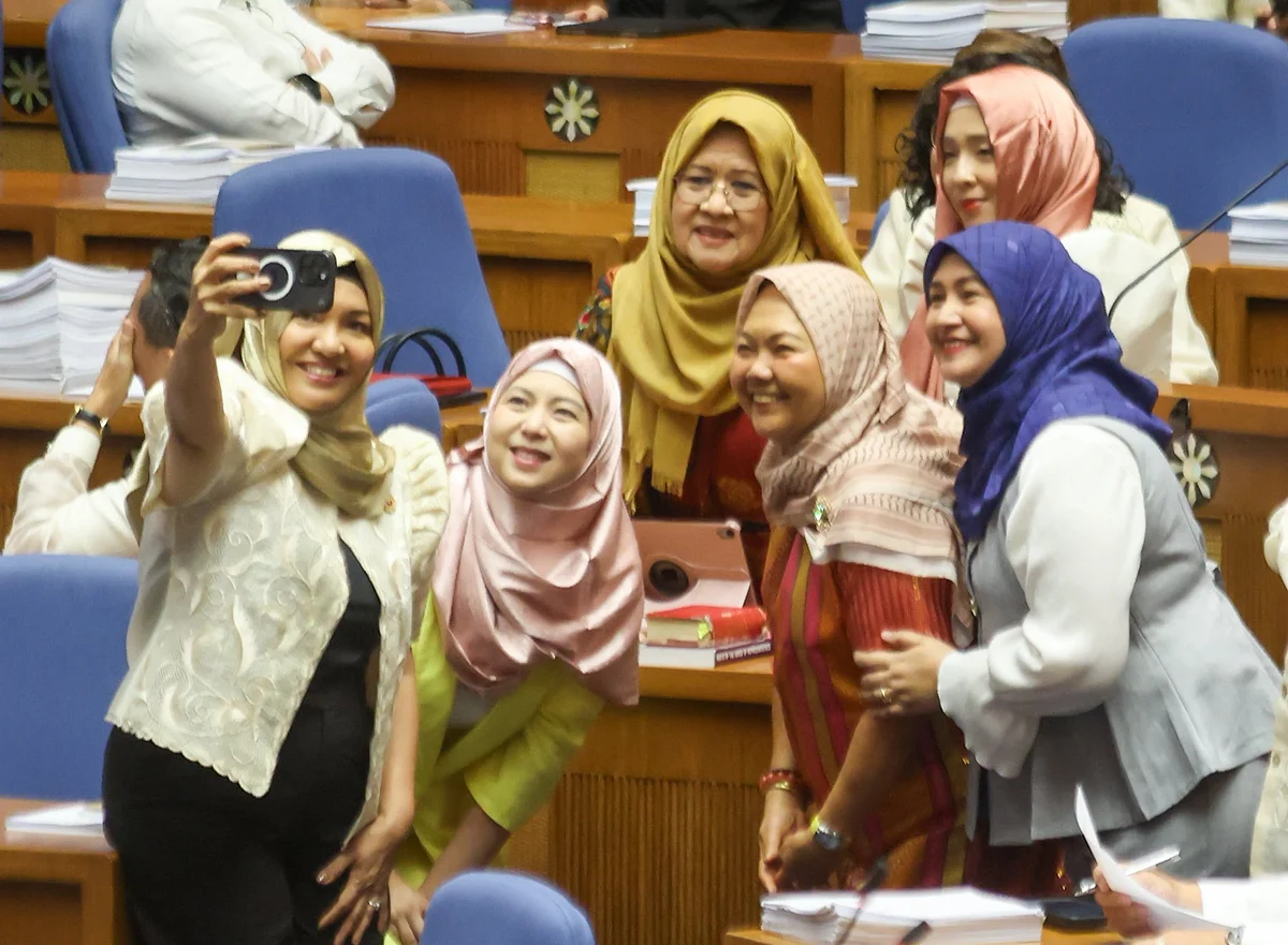 Filipinli Kadın Milletvekilleri Ramazan Öncesinde Dünya Tesettür Günü'nü Kutladı