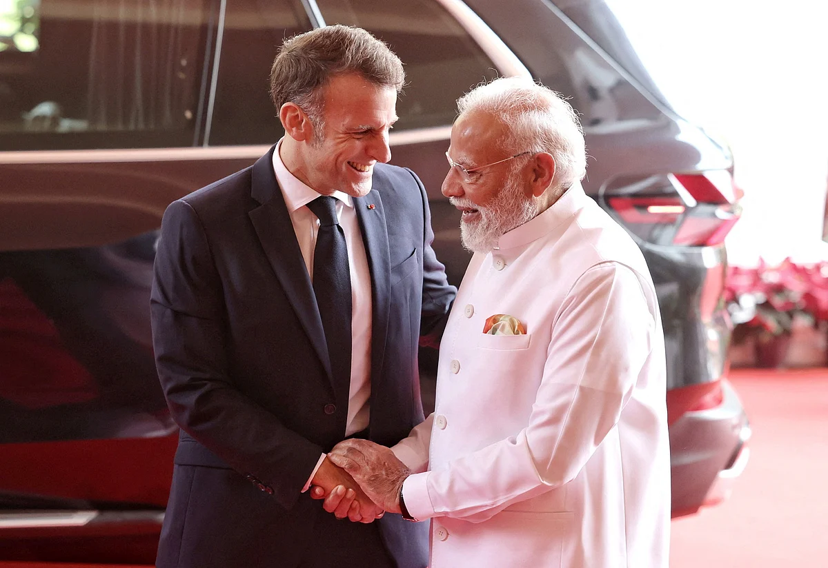 Fransa ve Hindistan, Modi'nin Macron'a Ev Sahipliği Yapmasıyla Büyüyen Bağları Selamlıyor