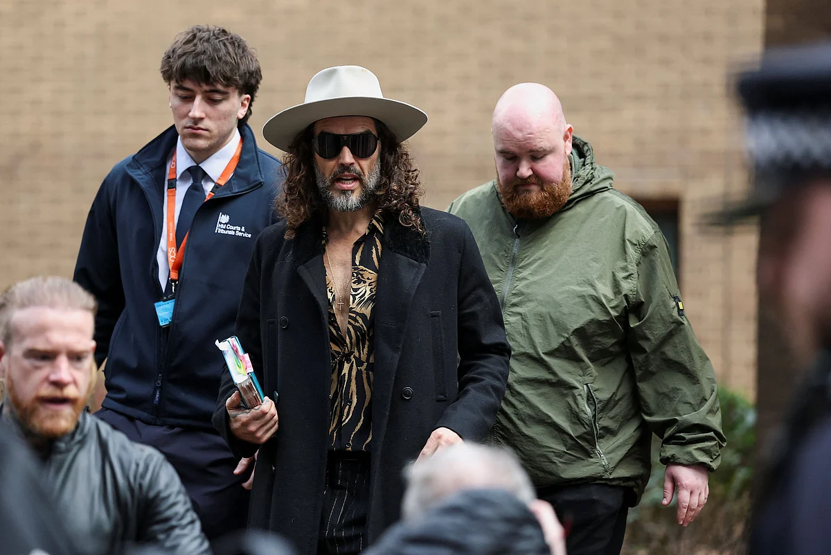 İngiliz Komedyen Russell Brand, Tecavüz ve Cinsel Saldırı Suçlamalarından Suçsuz Olduğunu İddia Etti