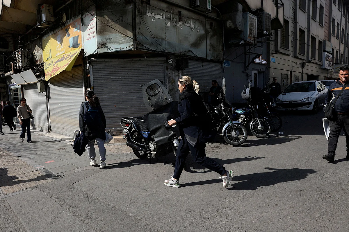 İran Saldırı Altında: Rusya, Saldırıların Ardından İran ve İsrail'e Uçuşlarını Askıya Aldı