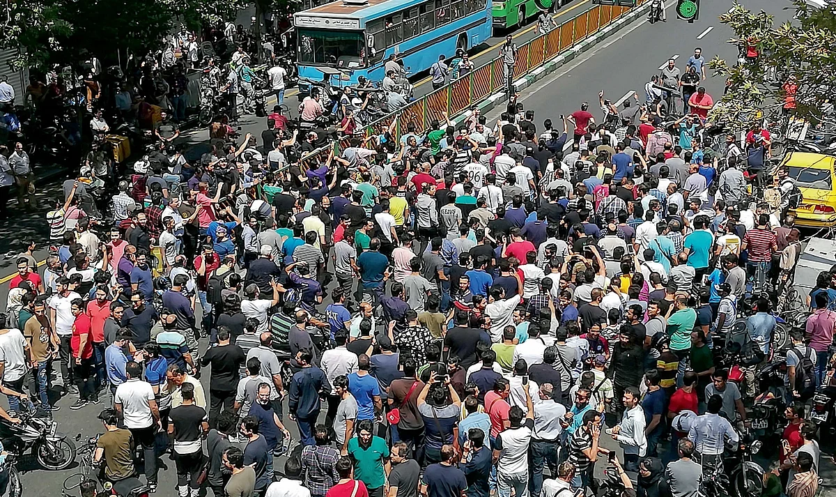 İranlı Öğrenciler Yarışan Gösterilerin ikinci Günü için Toplandı