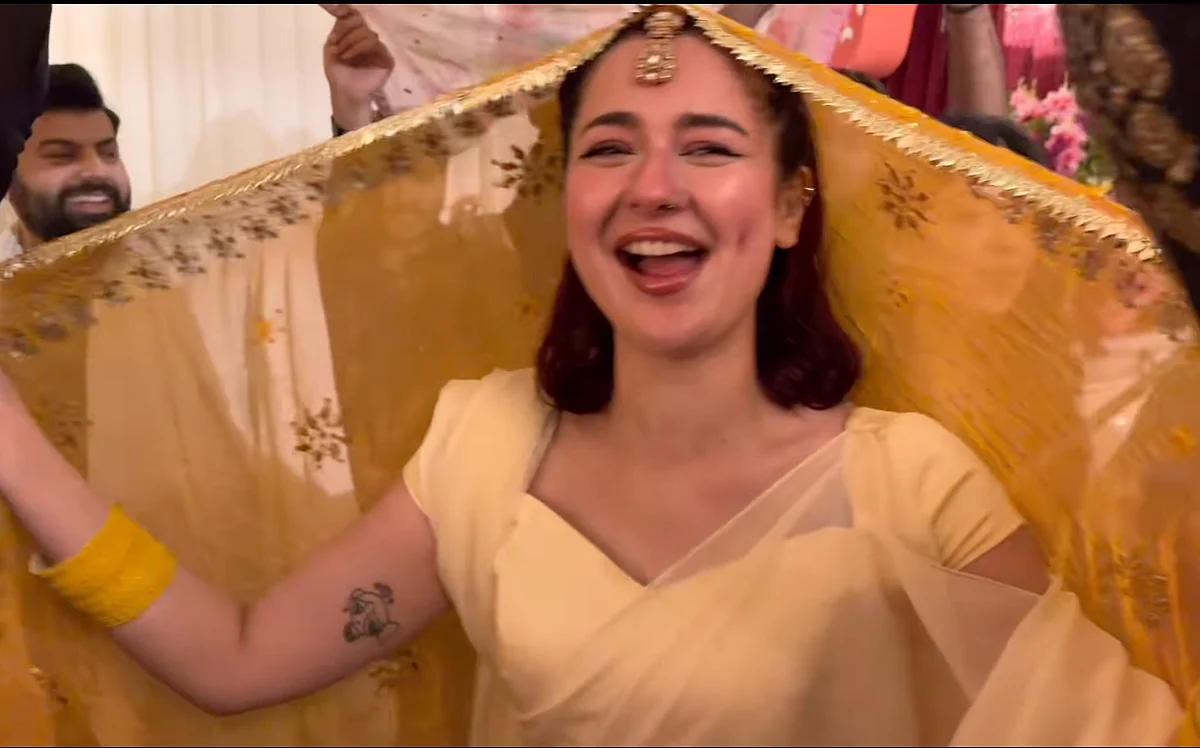 İzle: Pakistanlı Aktris Hania Aamir, Viral Videodan Sonra Asım Ezher ile Düğün Söylentilerine Yol Açtı