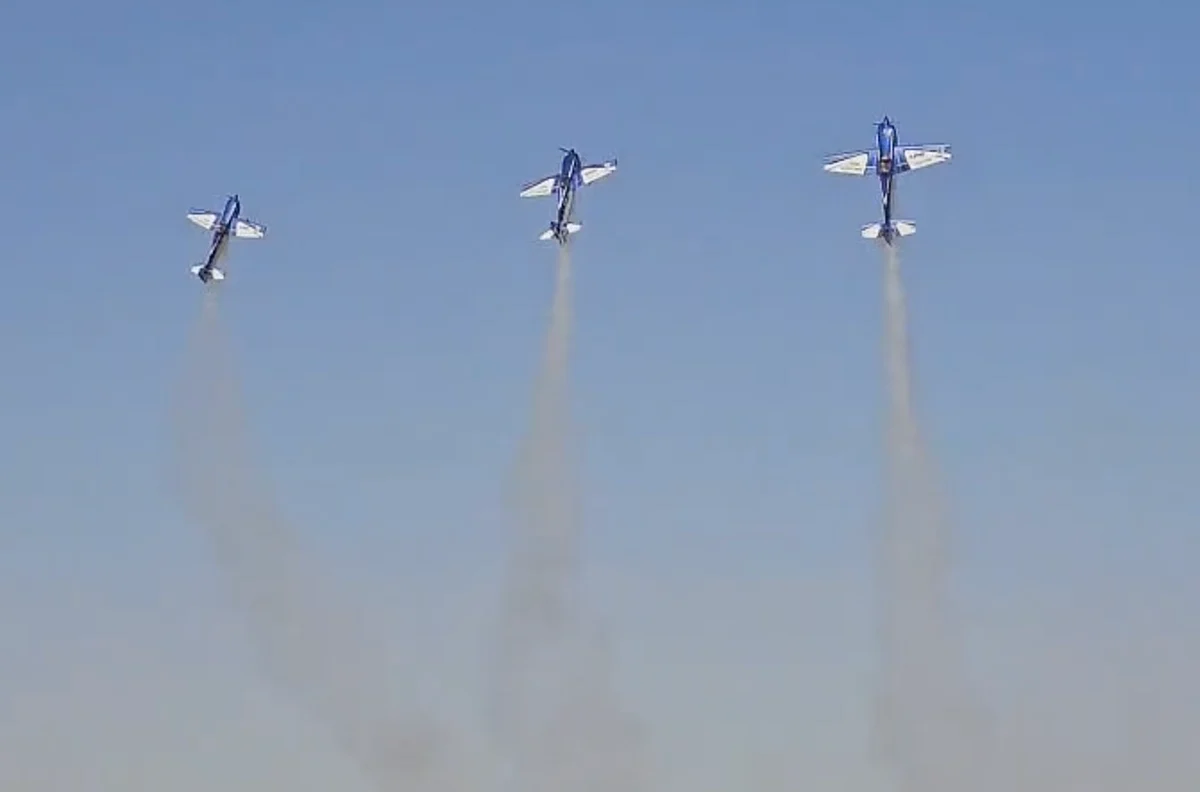 İzleyin: Sukhoi 57, F-16 Model Jet Yüksek Hızlı Döngüler Gerçekleştirir, Dubai Semalarında Yuvarlanır