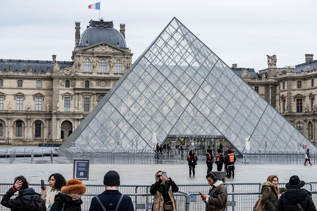 Louvre Müzesi'nin Denon Galerisi Su Sızıntısından Zarar Gördü; Mona Lisa Etkilenmedi
