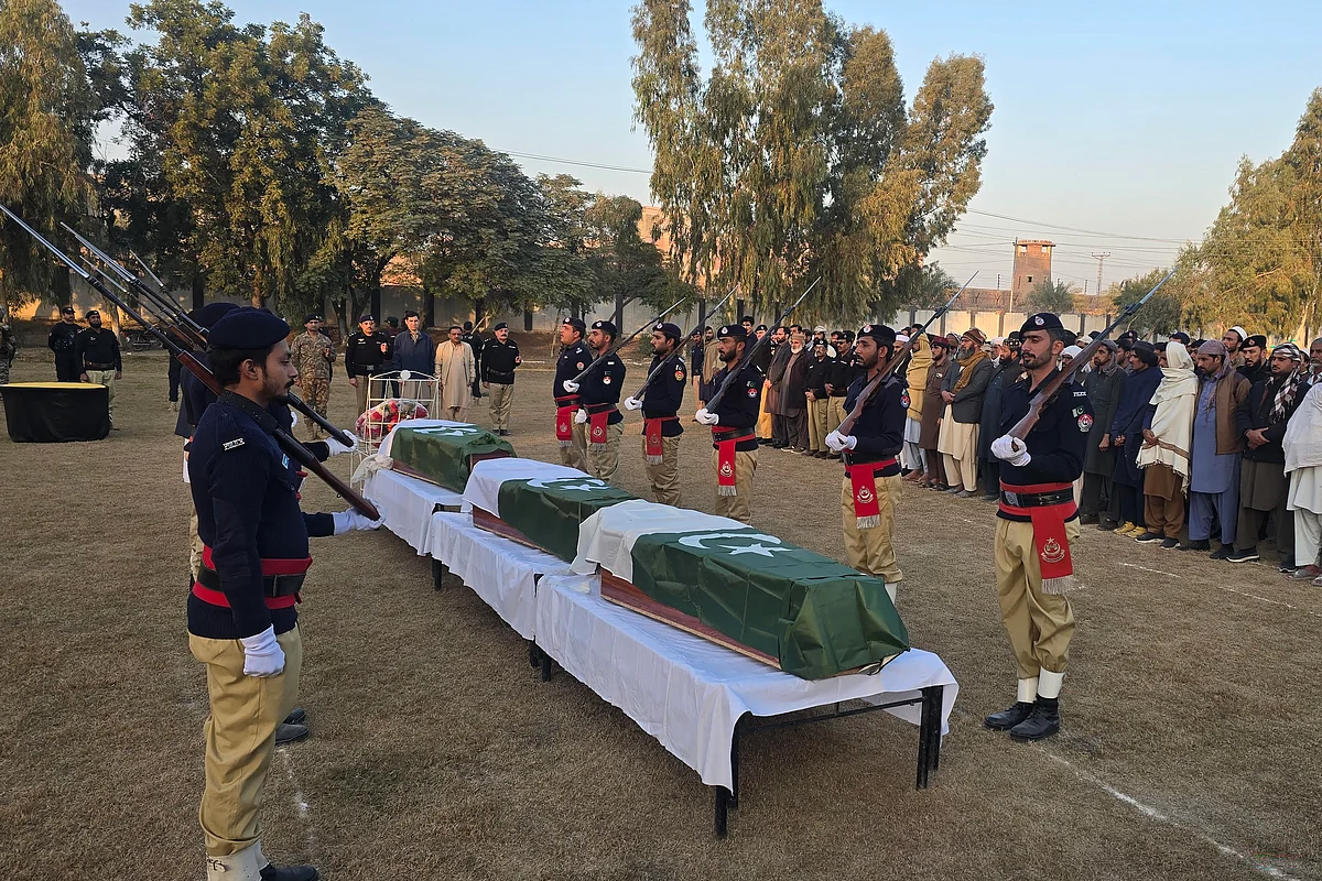 Militan Saldırıda Beş Pakistanlı Polis Memuru Öldürüldü; Sorumluluk İddiası Yok