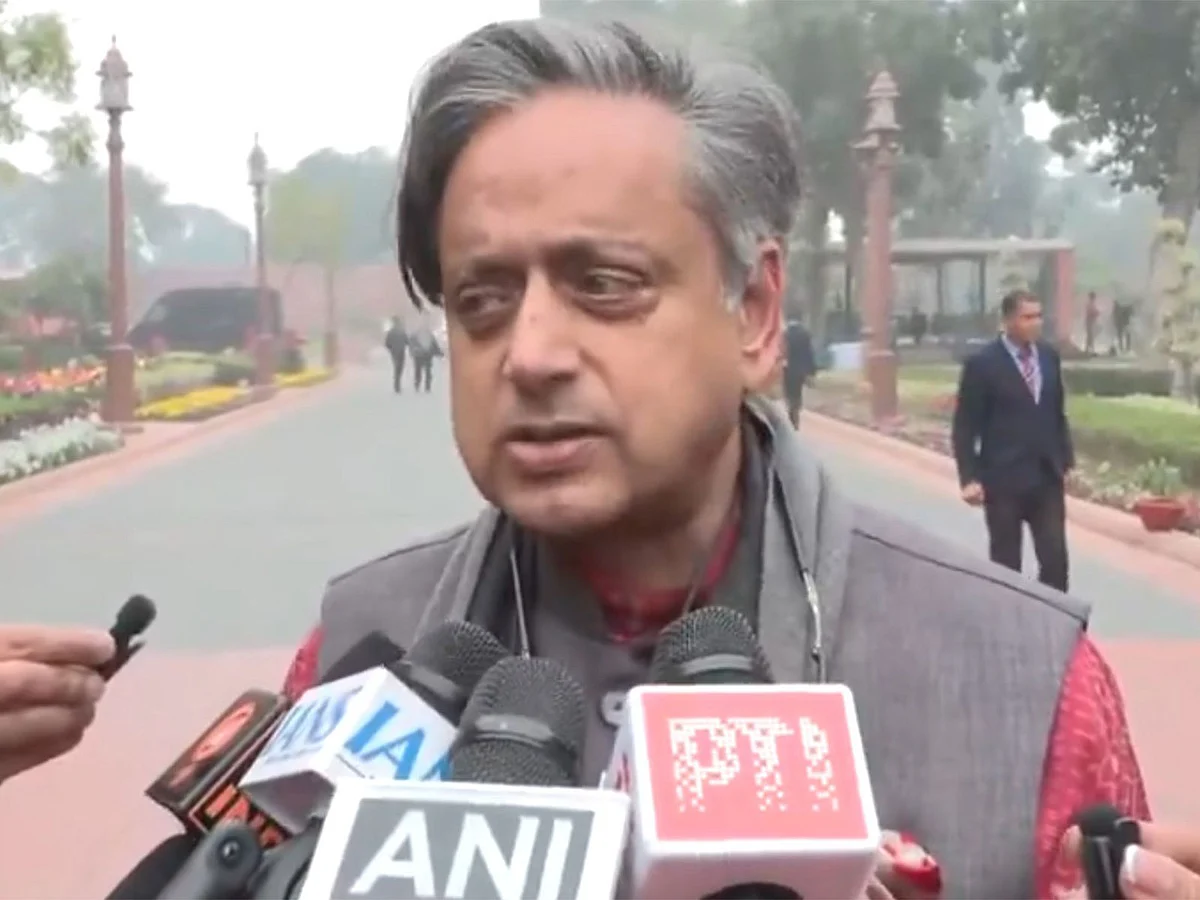 "Oldukça Utanç Verici": Shashi Tharoor, Pakistan'ın Hindistan'a Karşı Maçı Boykot Etme Kararına İlişkin