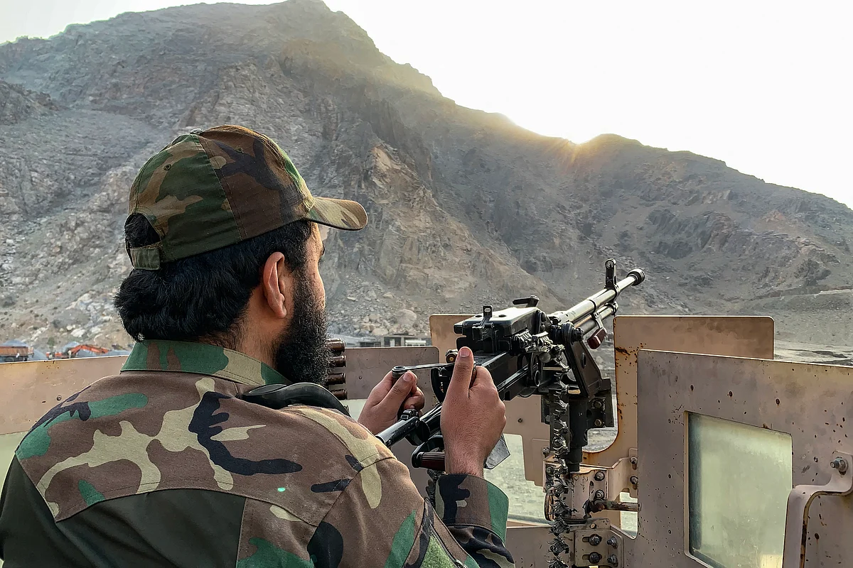 Pakistan-Afganistan Gerginliği: İran Arabuluculuk Teklif Ediyor; Rusya Diplomasi Çağrısı Yapıyor