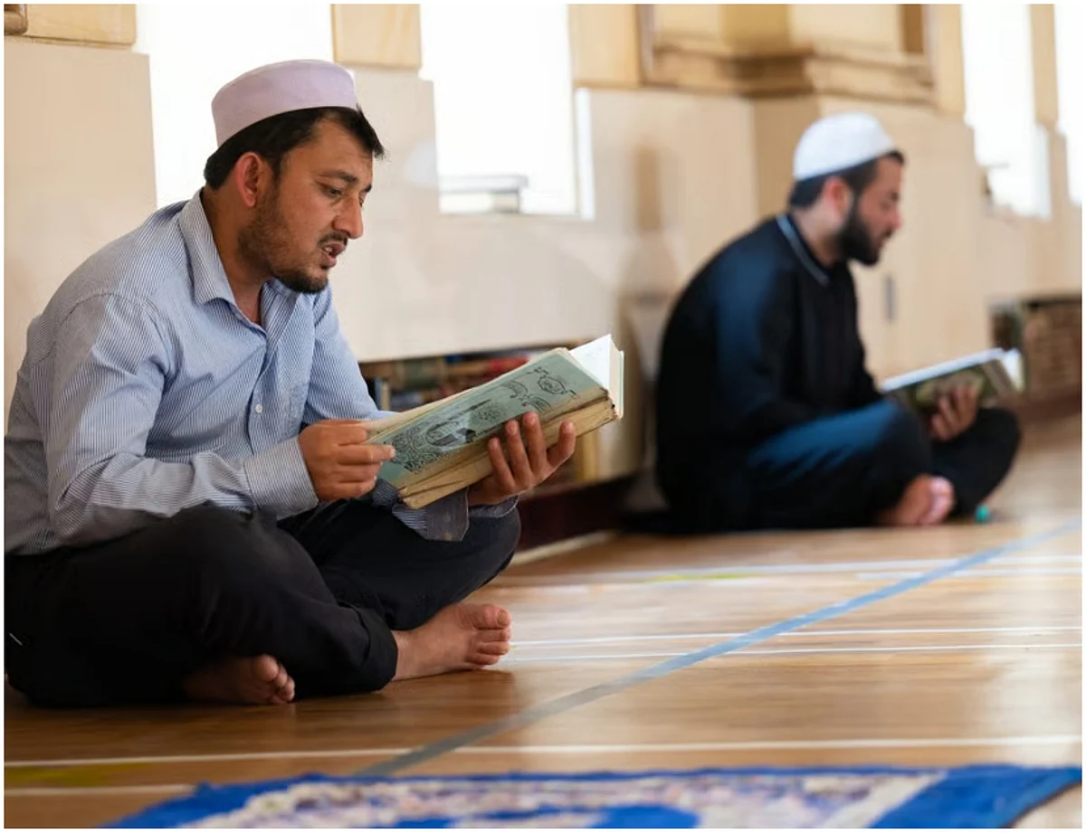 Ramazan 2026: Dağıtılacak 90.000 Kur'an, Radyoda Ayet Okumak için Emirlik Sesleri