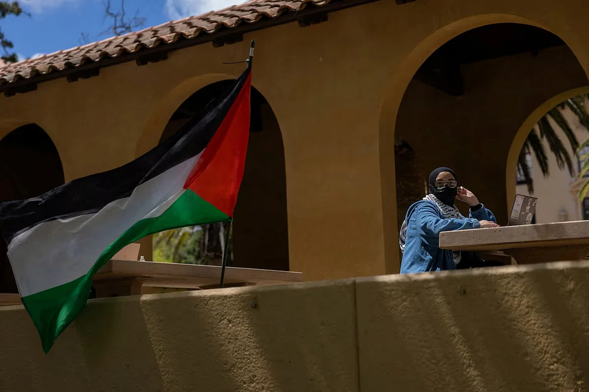 Hatalı Yargılama Pro Stanford Sonra Şarj Öğrencilerin Durumunda Filistin Protesto Etti.