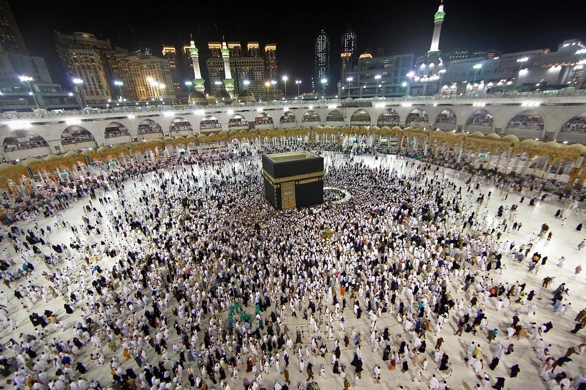 Suudi Arabistan, Hacılar için Konaklama Kesintisi Nedeniyle 2 Umre Acentesini Askıya Aldı